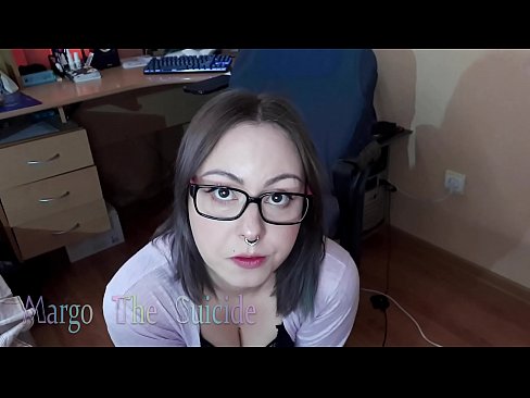 ❤️ Eynəkli Seksual Qız Kamerada Dildosunu Dərindən Əyir ❤️❌ Porno bizdə